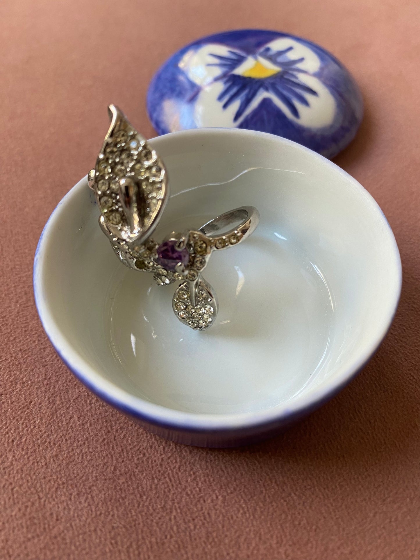 VINTAGE - Limoges France porseleinen sieradendoosje met viooltje