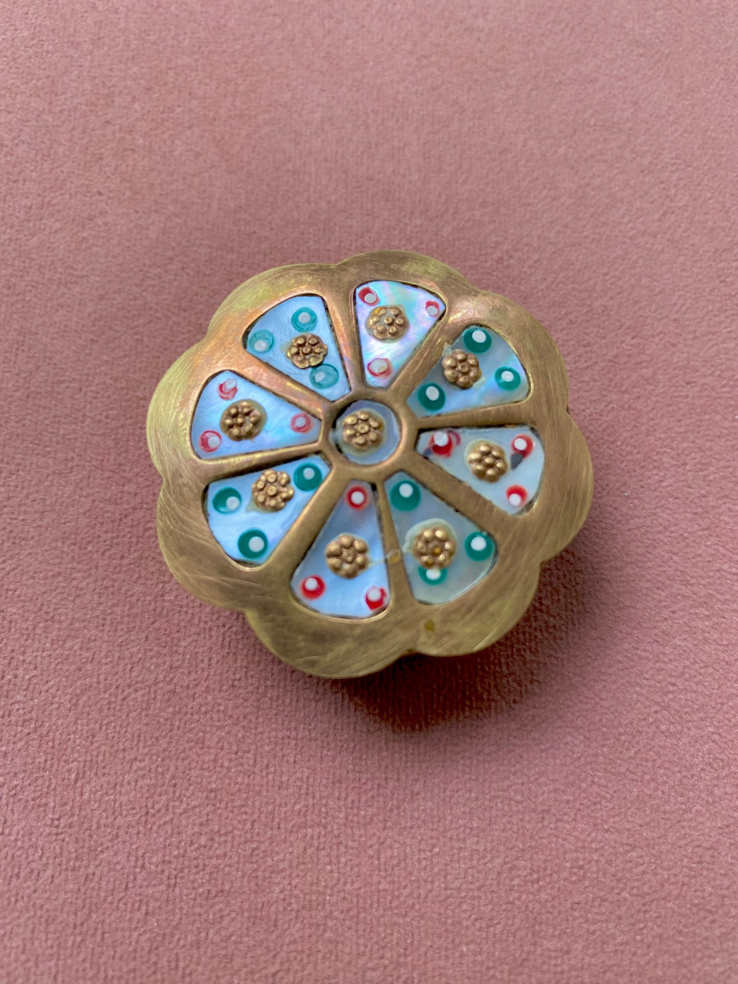 VINTAGE - Must-have accessoire voor jouw favoriete sieraden, gemaakt van messing met parelmoer