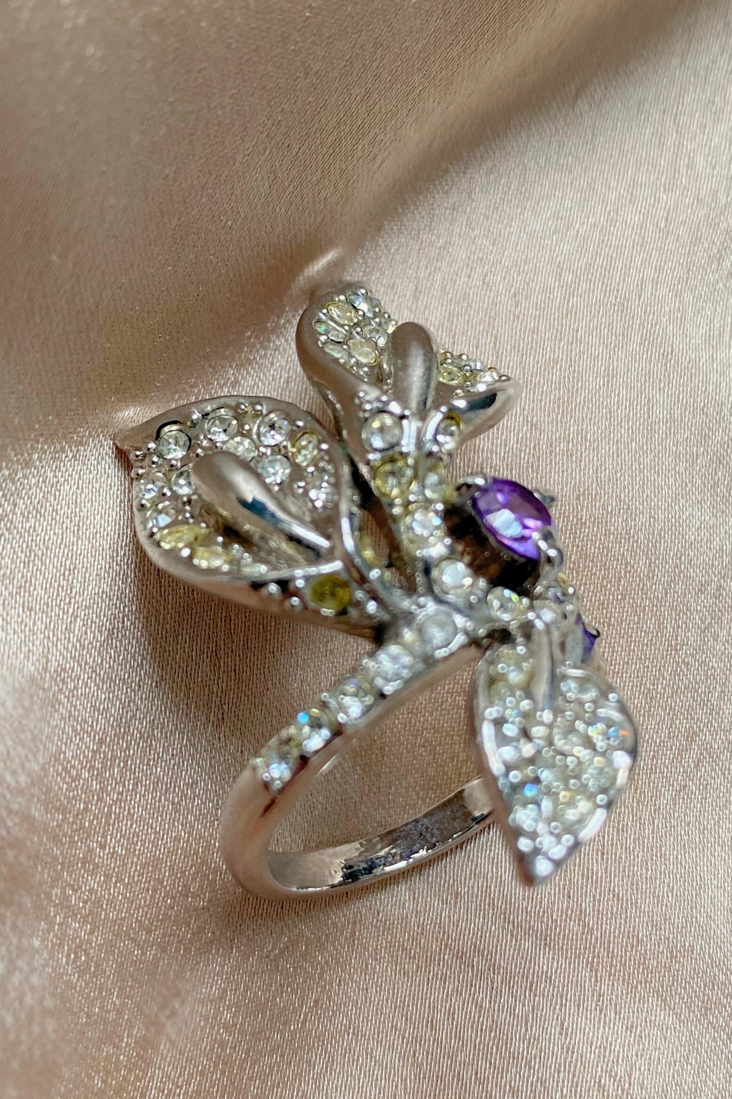 VINTAGE - Cocktailring met aronskelk design en strass steentjes, uniek statement sieraad
