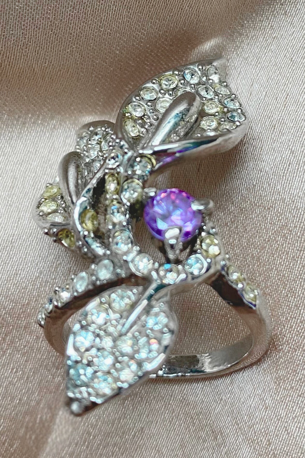VINTAGE - Cocktailring met aronskelk design en strass steentjes, uniek statement sieraad